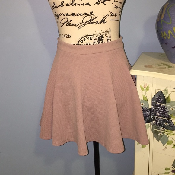 5 for 20.00 2 Juniors Skirts. - Picture 4 of 6